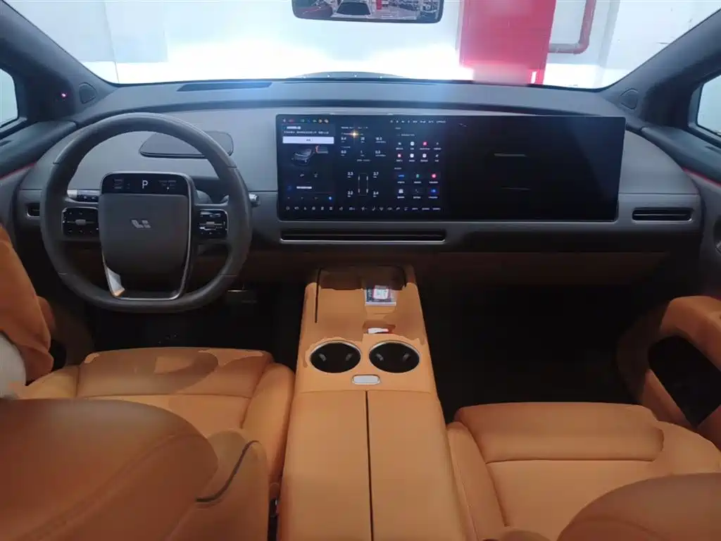 Li Auto i8 2025 — фото 10