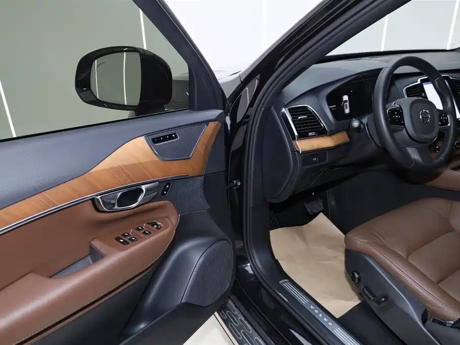 Volvo XC90 2024 — фото 18