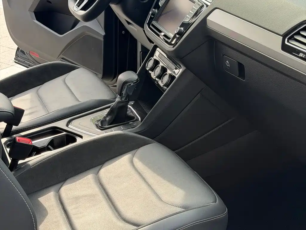 Volkswagen Tiguan L 2018 — фото 15