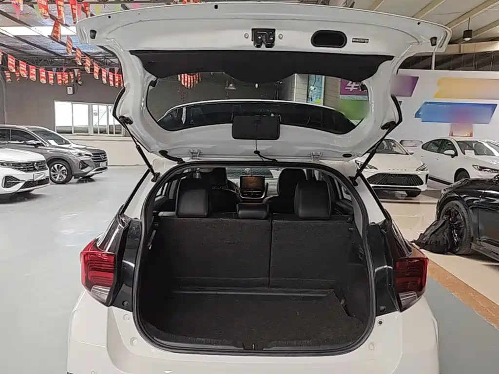 Toyota Yaris L 2020 — фото 19