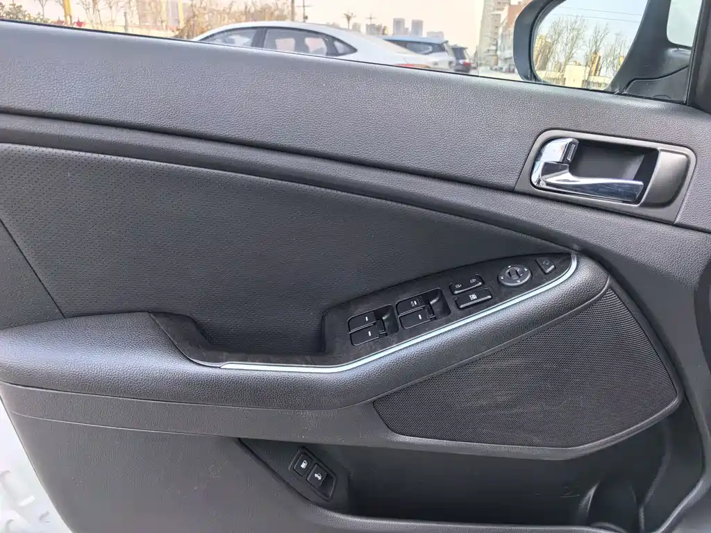 Kia K5 2015 — фото 10