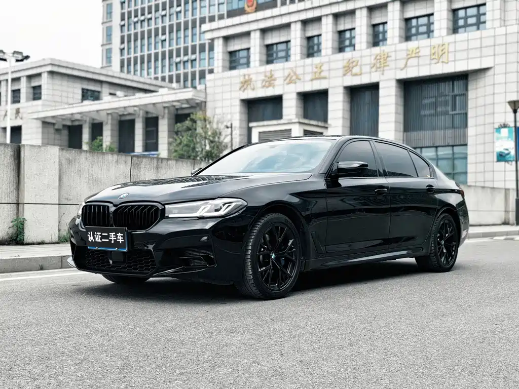 BMW 5 Series 2023 — фото 1