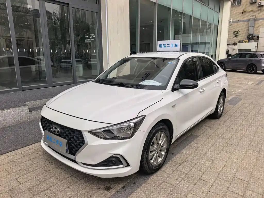 Hyundai Elantra 2019 — фото 1