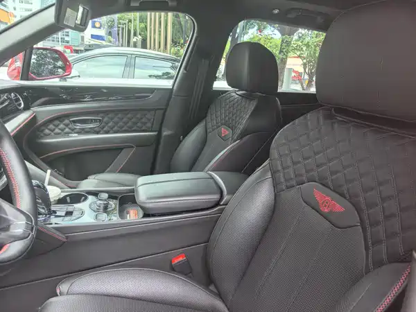 Bentley Bentayga 2023