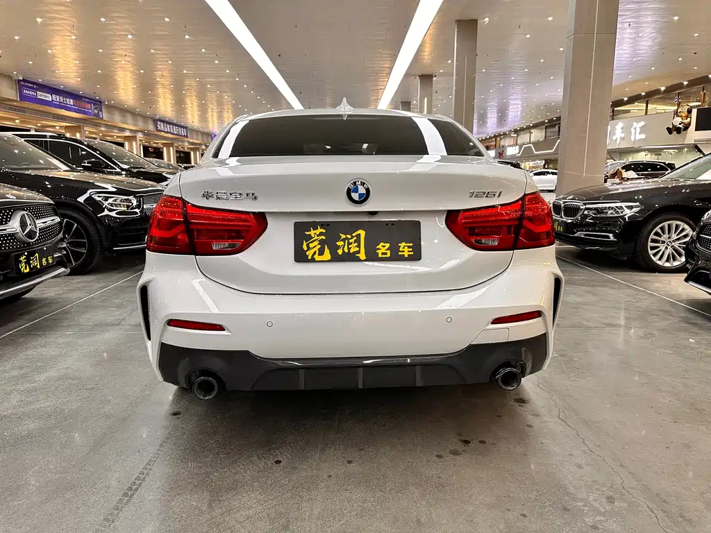 BMW 1 Series 2022 — фото 14