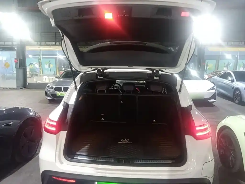 Mercedes-Benz EQC 2021 — фото 19