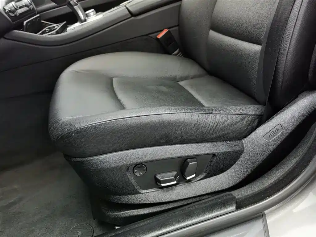 BMW 5 Series 2012 — фото 20