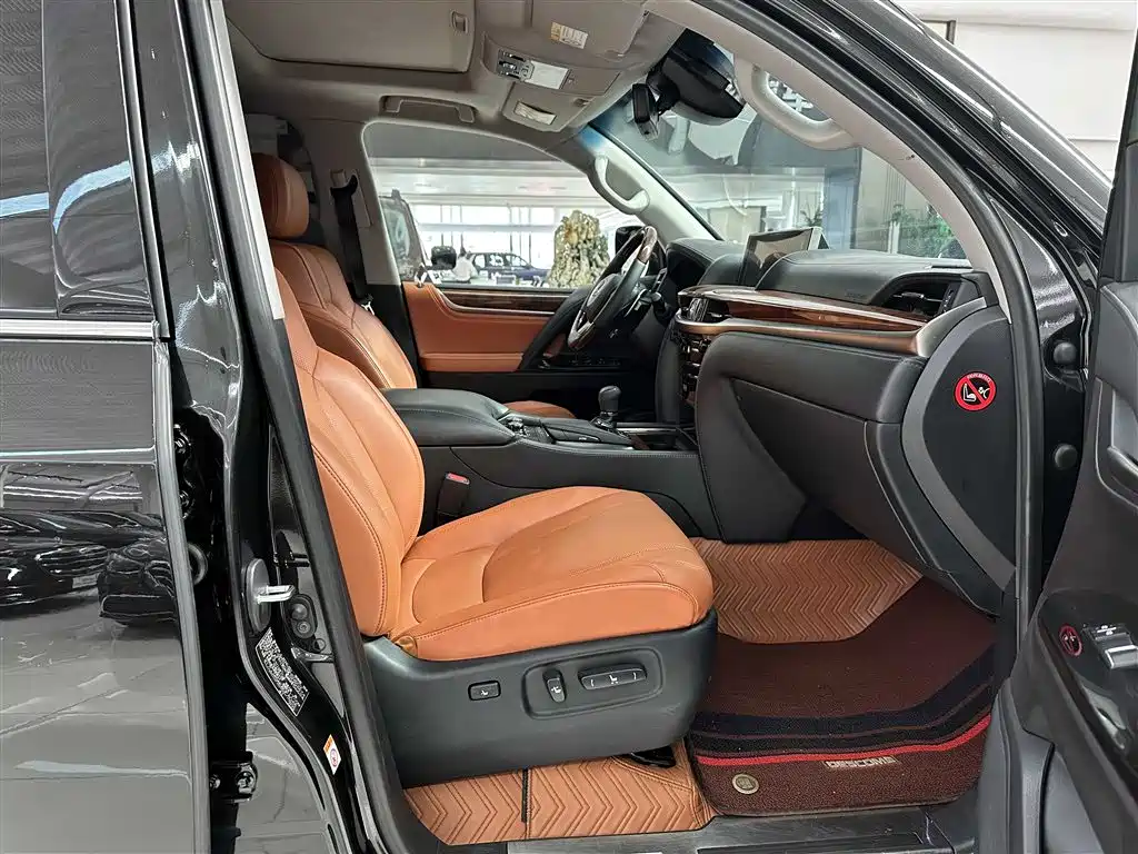 Lexus LX 2017 — фото 18
