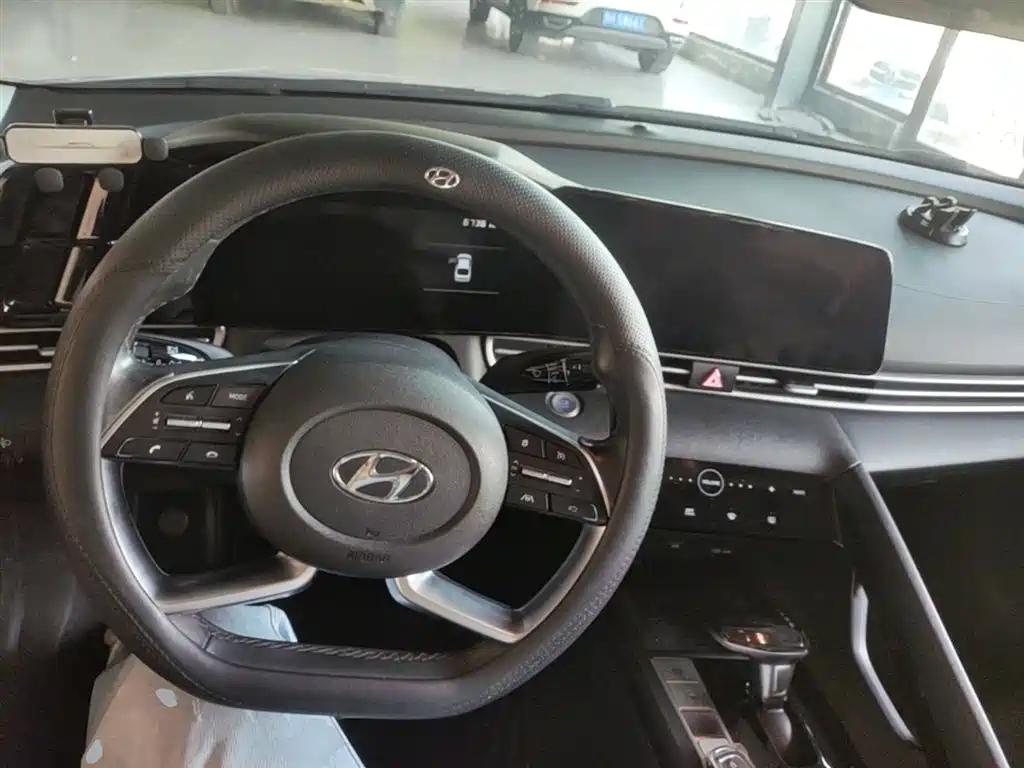 Hyundai Elantra 2021 — фото 10