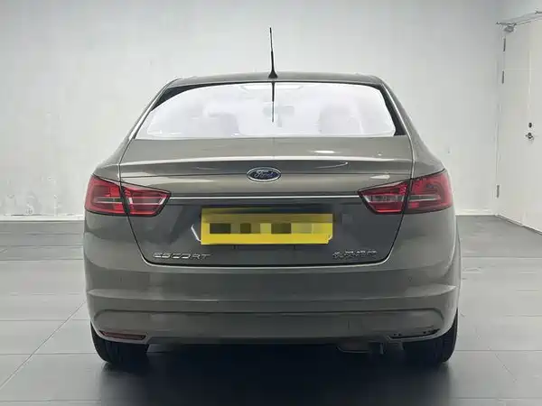 Ford Escort 2015