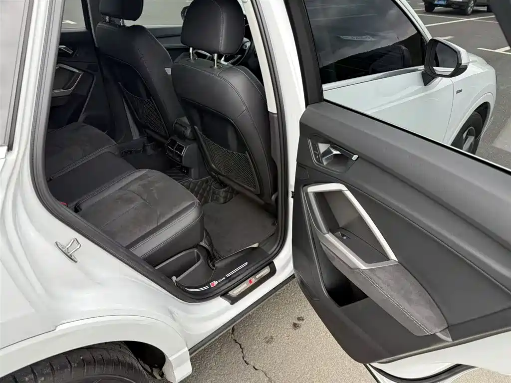 Audi Q3 2023 — фото 12