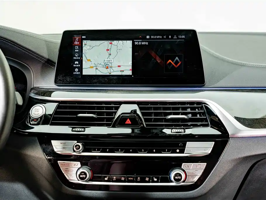BMW 5 Series 2020 — фото 13