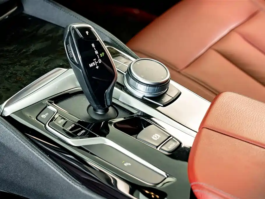 BMW 5 Series 2020 — фото 11