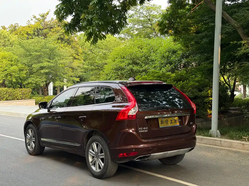 Volvo XC60 2017 — фото 10