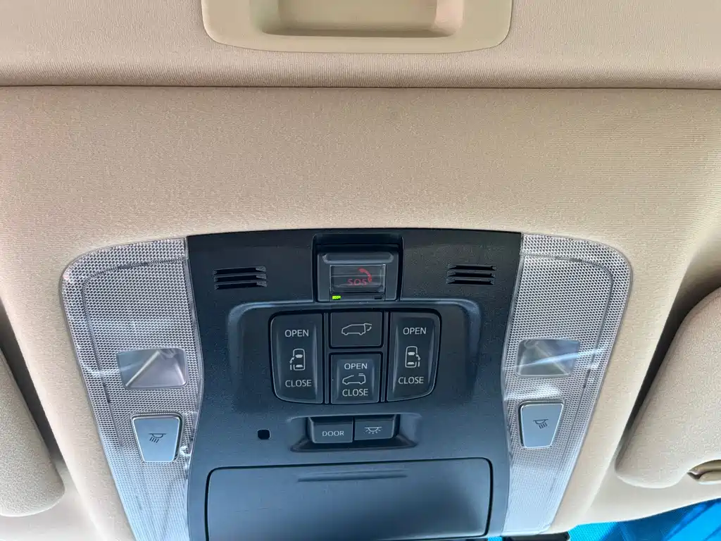 Toyota Vellfire 2023 — фото 21