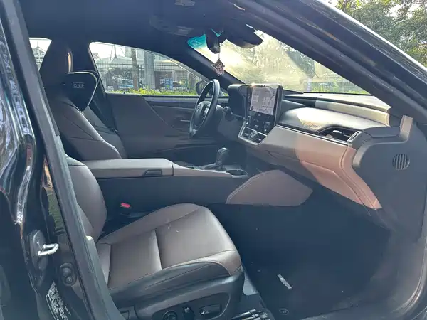 Lexus ES 2024
