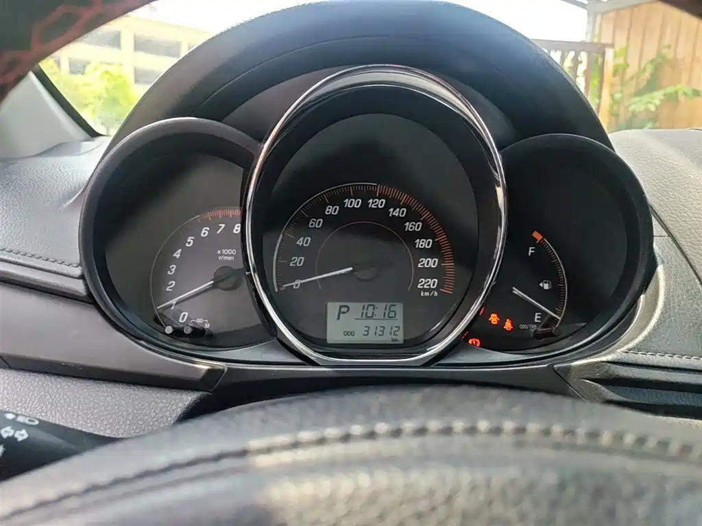 Toyota Yaris L 2021 — фото 12