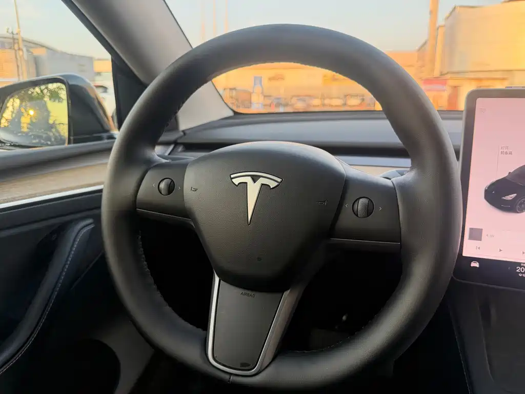 Tesla Model Y 2022 — фото 11