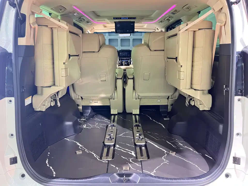 Toyota Alphard 2023 — фото 34