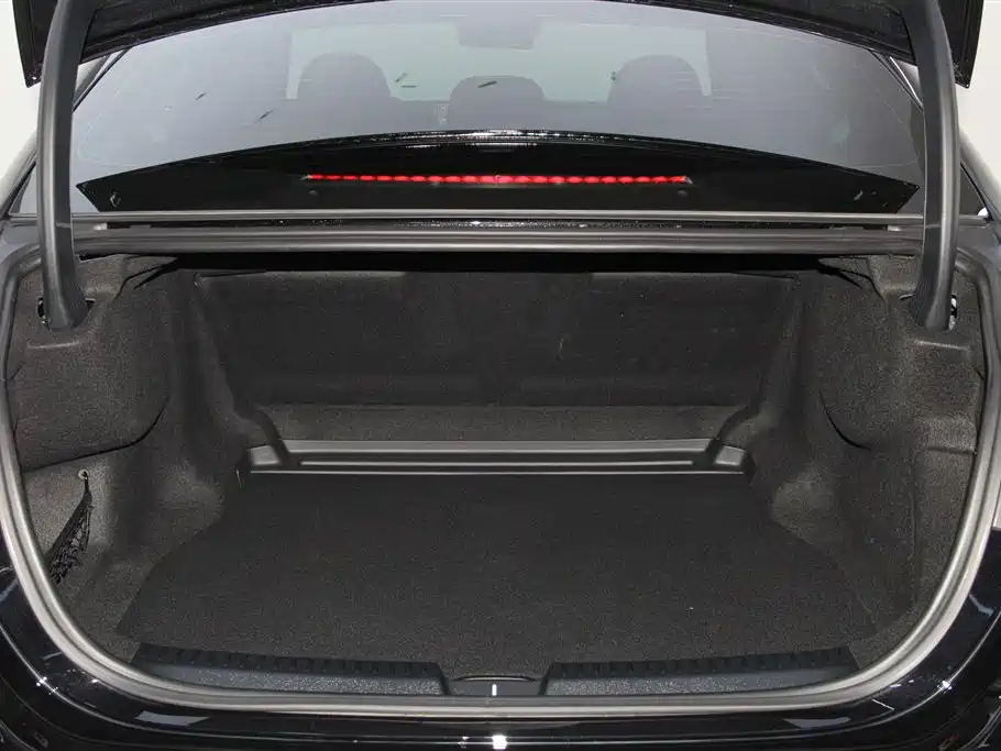Mercedes-Benz E-Class 2025 — фото 15