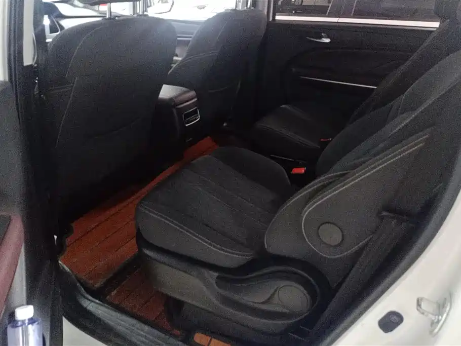 GAC Motor Trumpchi M6 2023 — фото 11