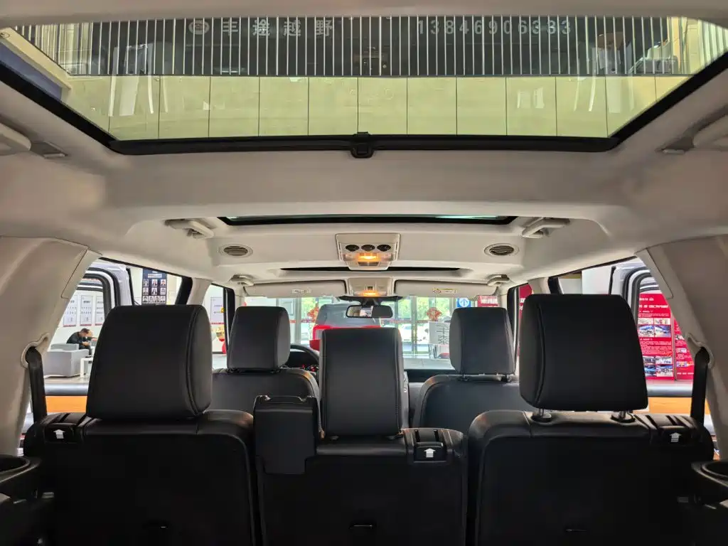 Land Rover Discovery 2014 — фото 10