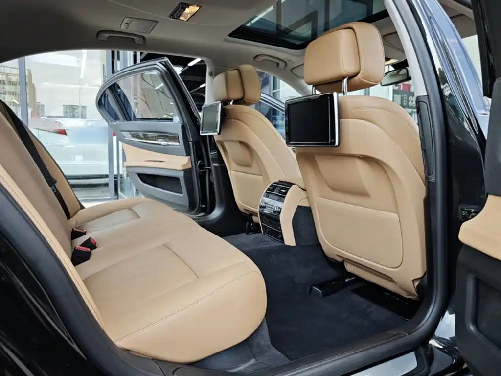 BMW 7 Series 2015 — фото 8