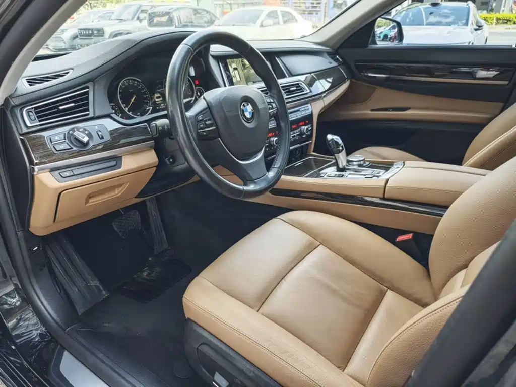 BMW 7 Series 2015 — фото 22