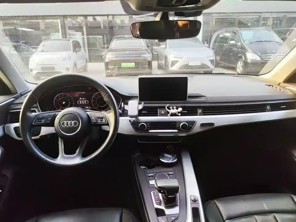 Audi A4L 2018