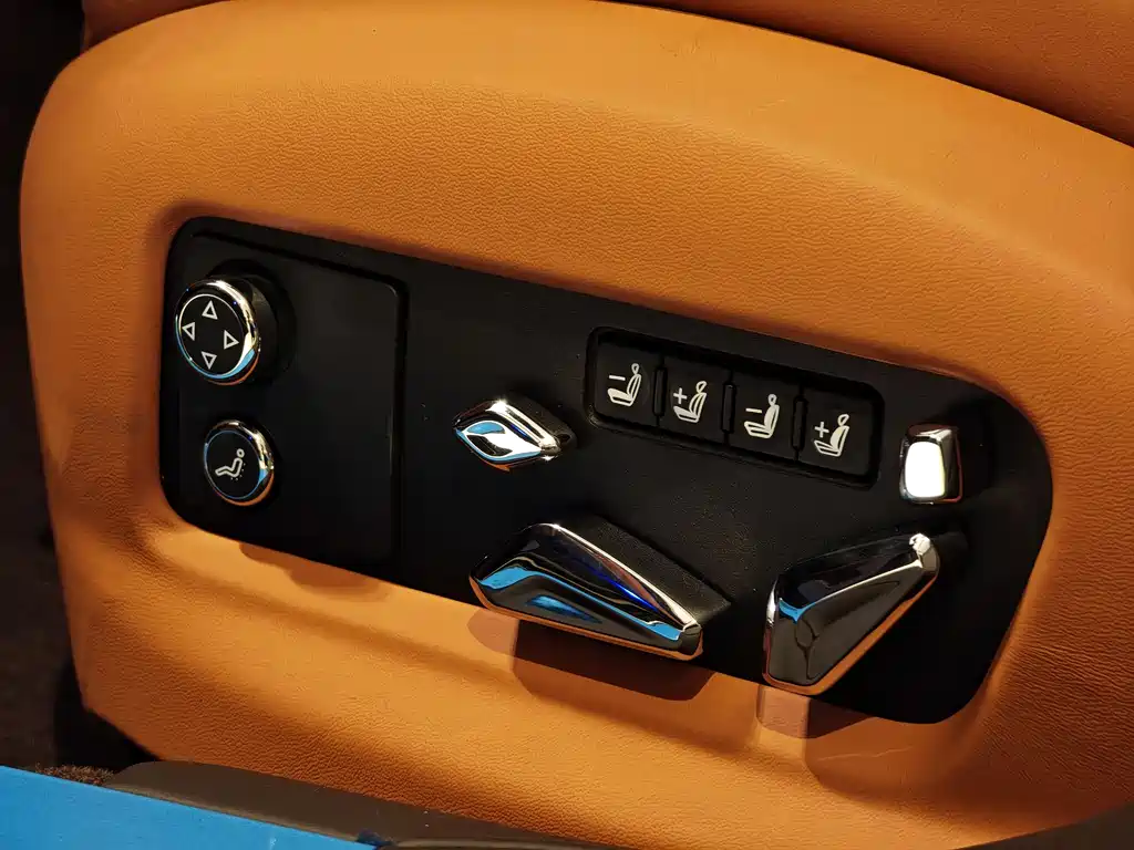 Bentley Flying Spur — фото 15
