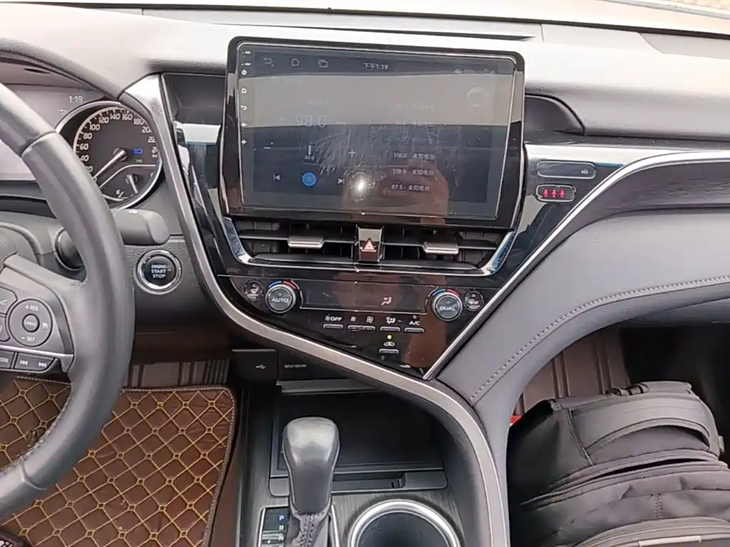 Toyota Camry 2022 — фото 13
