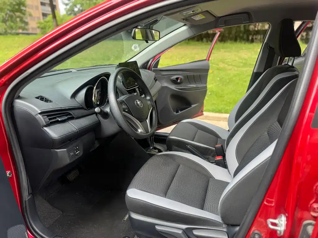 Toyota Yaris L 2022 — фото 9