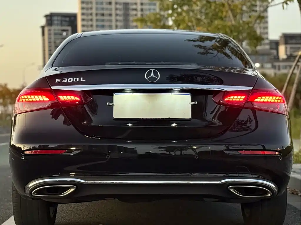Mercedes-Benz E-Class 2023 — фото 14
