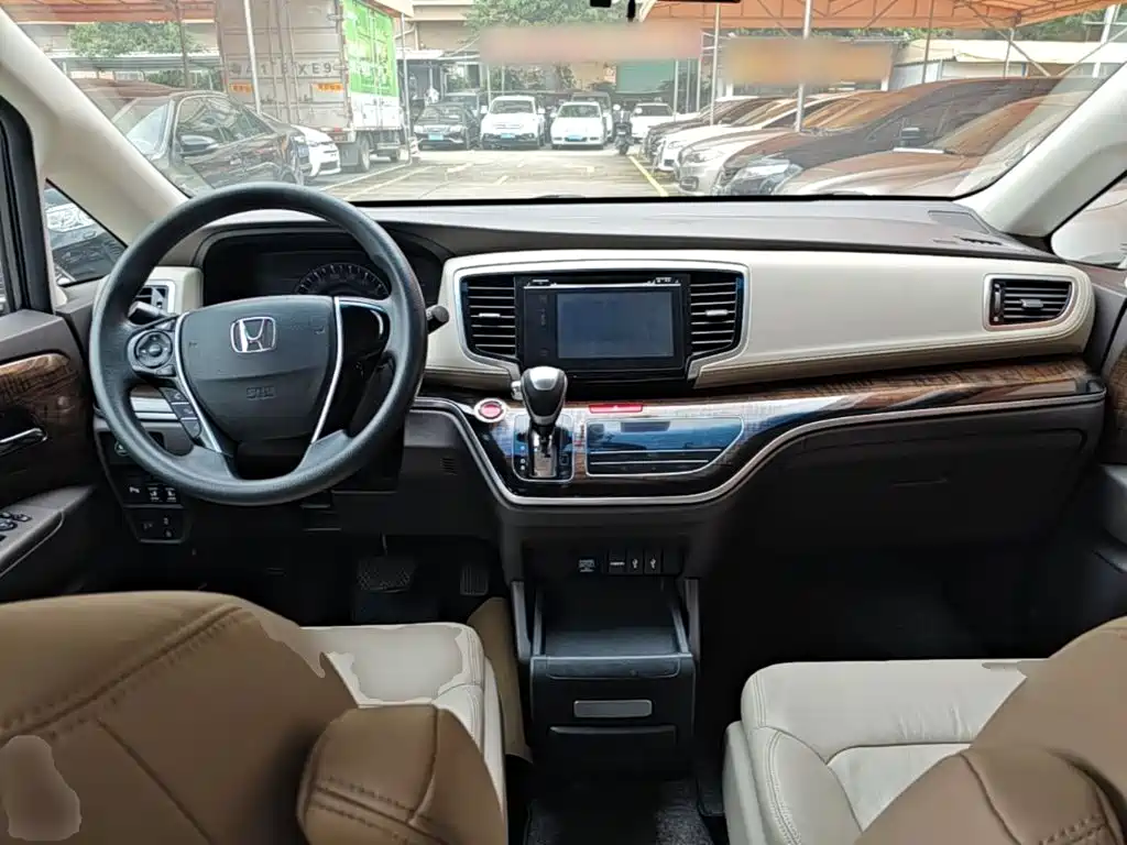 Honda Odyssey 2016 — фото 10