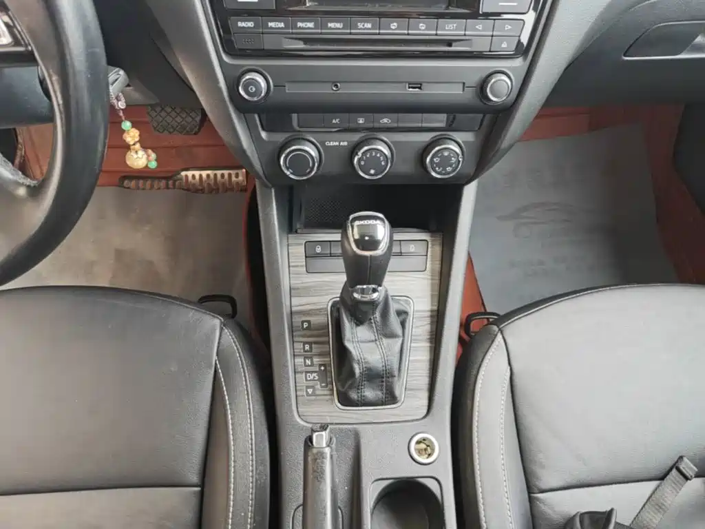 Skoda Octavia 2015 — фото 14
