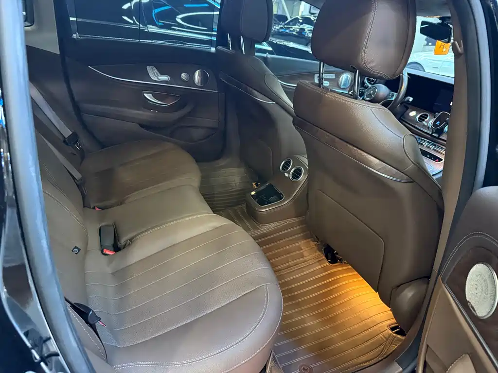 Mercedes-Benz E-Class 2022 — фото 13