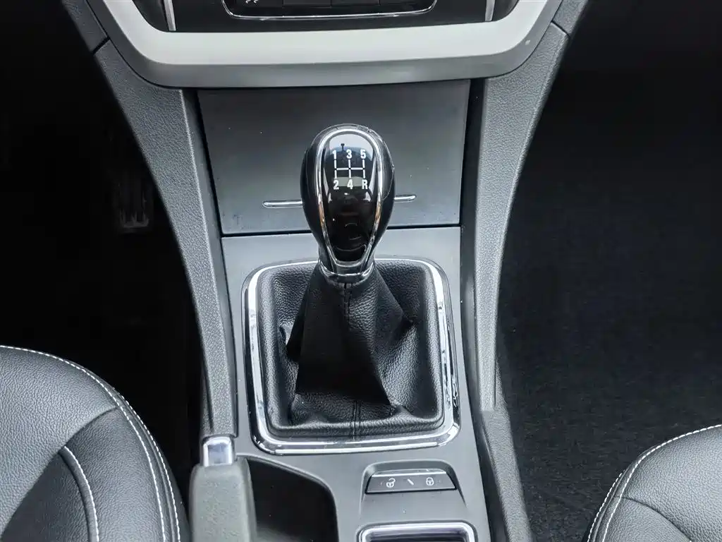 Geely Emgrand 2016 — фото 13