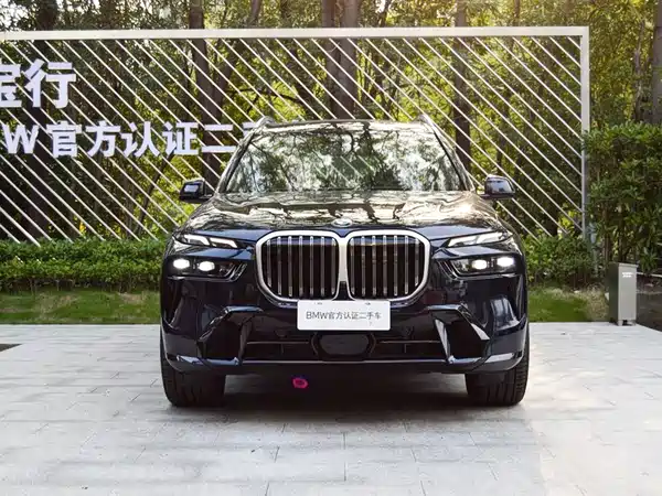 BMW X7 2025