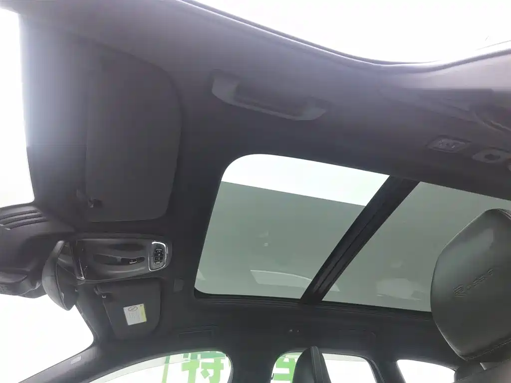 Volvo XC60 PHEV 2019 — фото 14