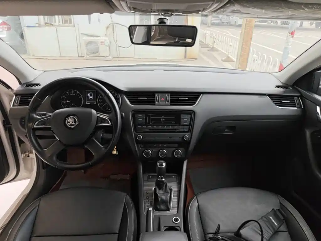 Skoda Octavia 2015 — фото 10