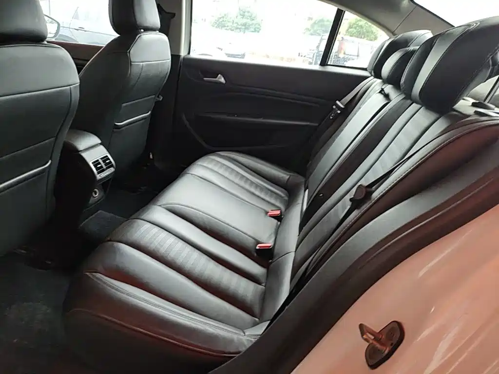 Peugeot 408 2014 — фото 17