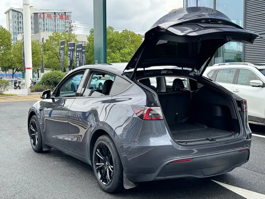 Tesla Model Y 2022 — фото 23