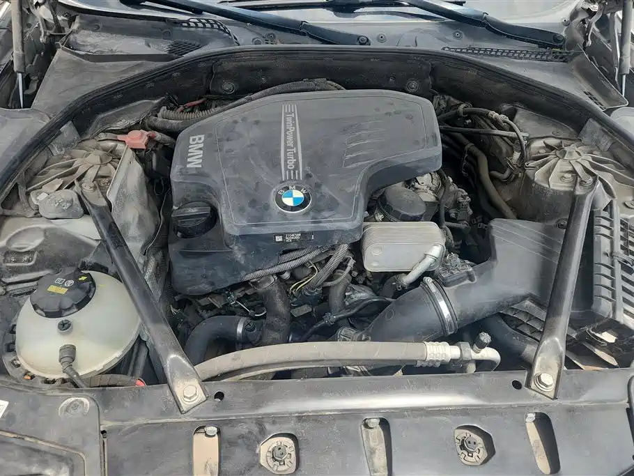 BMW 5 Series 2015 — фото 10