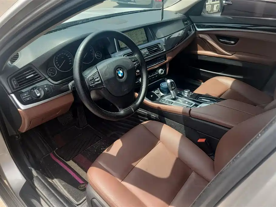 BMW 5 Series 2015 — фото 9