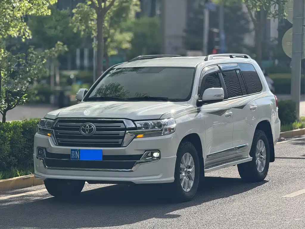 Toyota Land Cruiser 2016 — фото 1