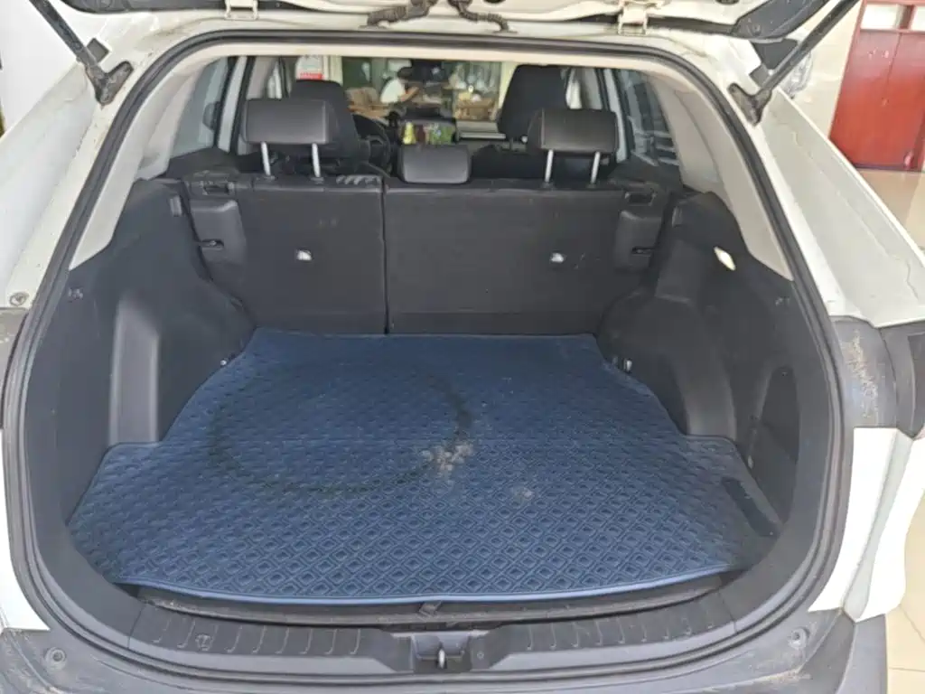 Toyota RAV4 2023 — фото 19