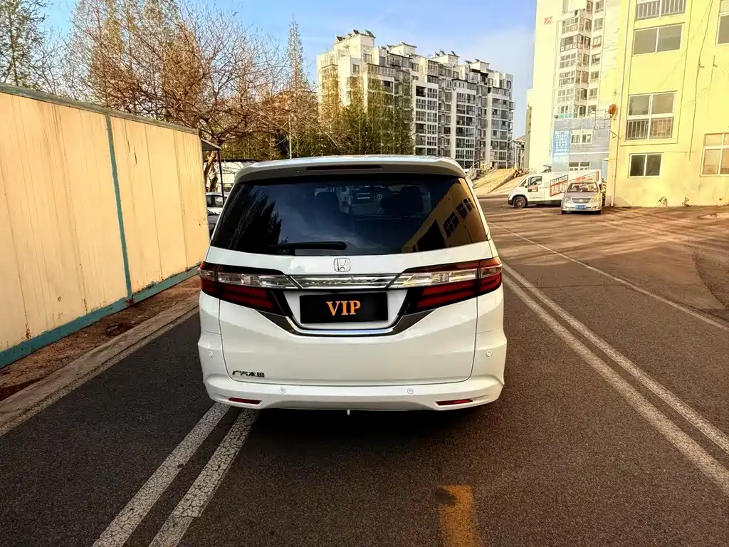 Honda Odyssey 2015 — фото 6