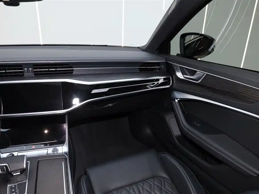 Audi A6L 2025 — фото 27