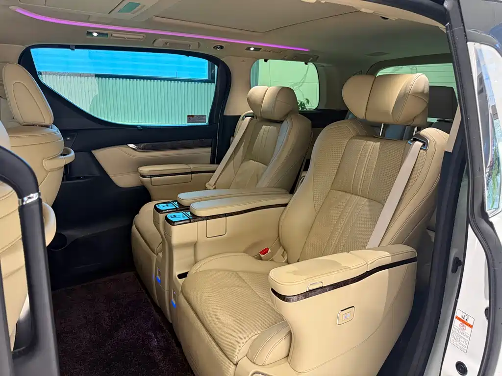 Toyota Alphard 2021 — фото 8