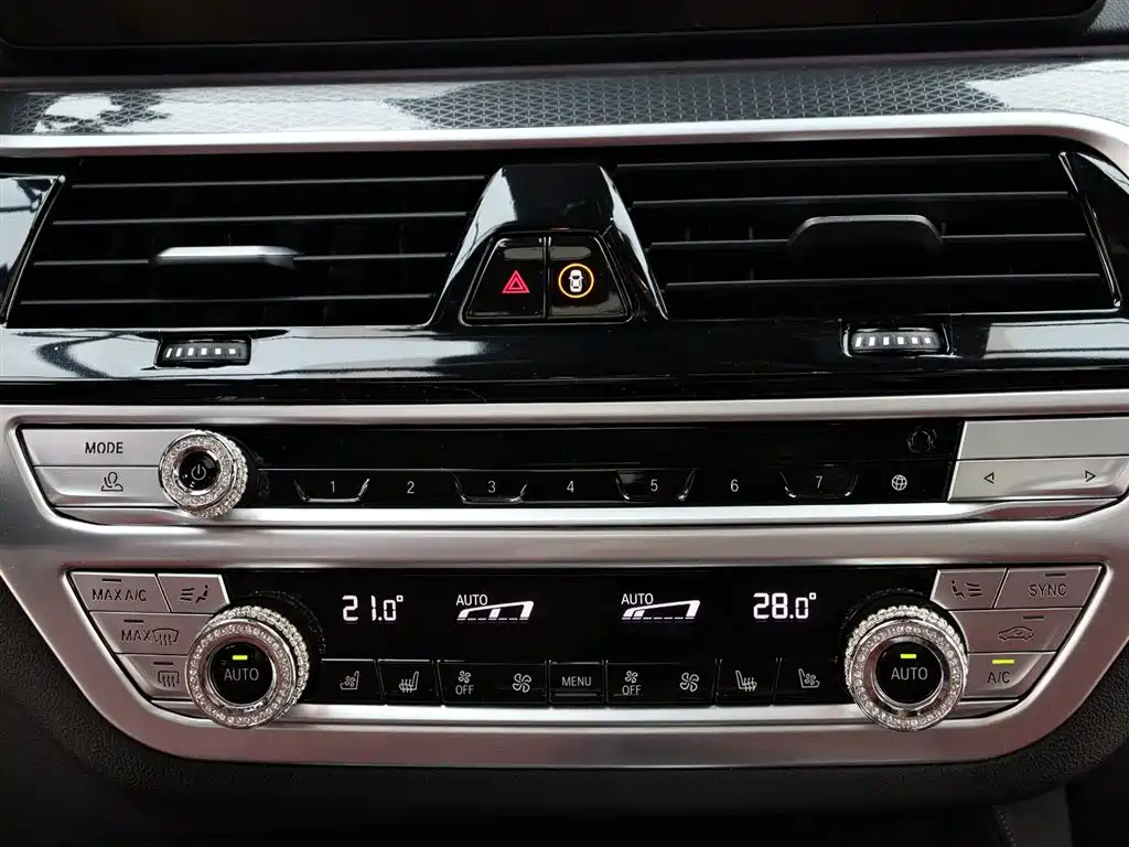 BMW 5 Series New Energy 2023 — фото 19